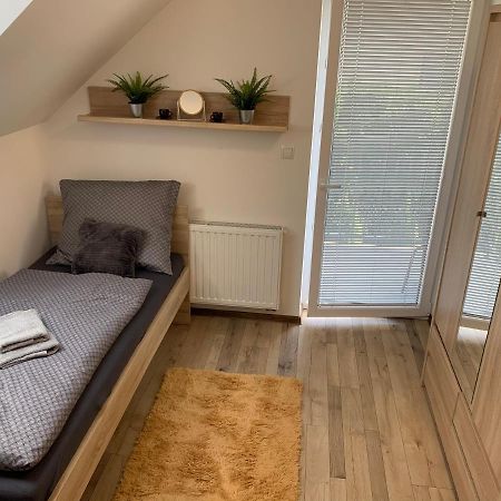 Cozy 2-Bedroom Vacation Apartment With Entire Top Floor Gaj  Eksteriør billede