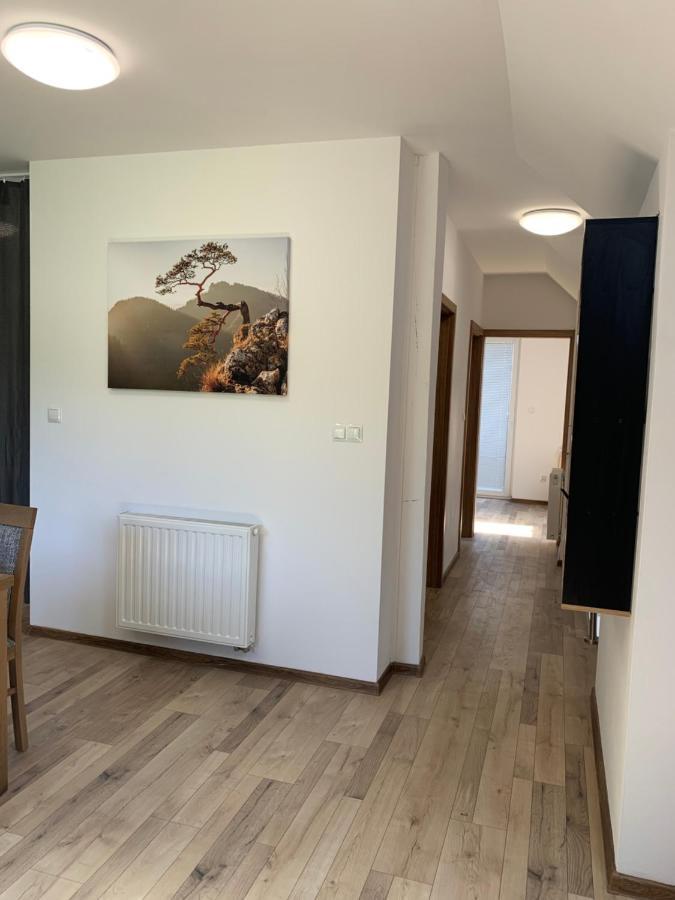Cozy 2-Bedroom Vacation Apartment With Entire Top Floor Gaj  Eksteriør billede
