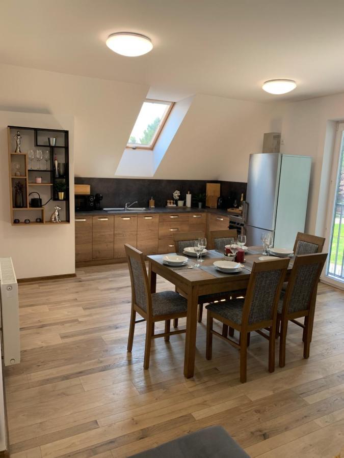 Cozy 2-Bedroom Vacation Apartment With Entire Top Floor Gaj  Eksteriør billede