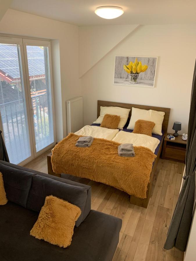 Cozy 2-Bedroom Vacation Apartment With Entire Top Floor Gaj  Eksteriør billede